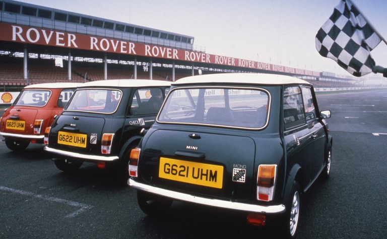 Mini Racing Green, Mini Checkmate и Mini Flame Red, выпущенные в 1990 году.