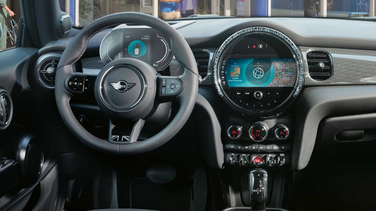5-дверный хэтчбек MINI - кабина - пакеты Comfort и Tech