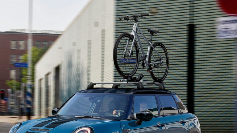MINI 5 дверей – Крепление для велосипедов на крыше