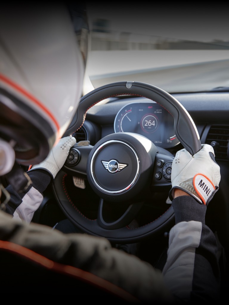 MINI John Cooper Works GP – руль – кокпит